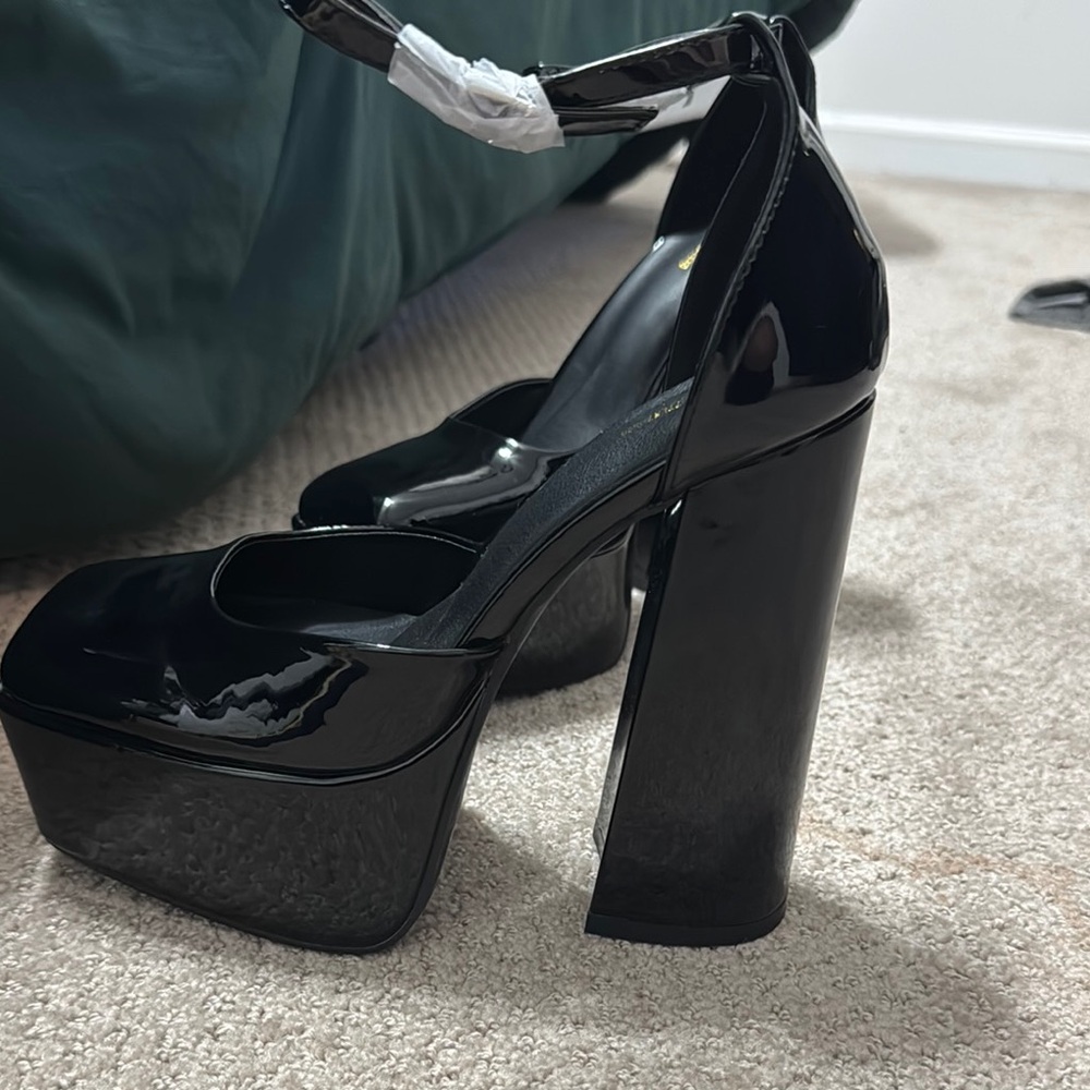PrettyLittleThing Black Chunky Platform Pumps